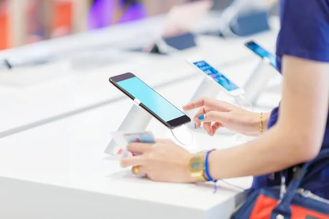 Cómo saber si un celular vale la pena antes de comprarlo: 10 cosas que debes revisar